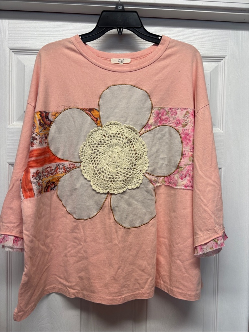 Easel Peach Floral Patchwork Applique Crocheted Center Top 3/4 Sleeves Medium